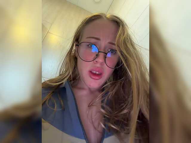 Entra en el chat con el modelo LiiBaby LiiBaby