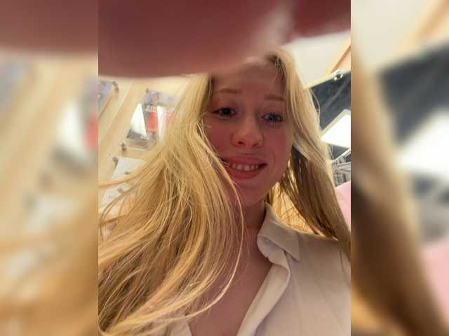 Entra en el chat con el modelo LiiBaby LiiBaby