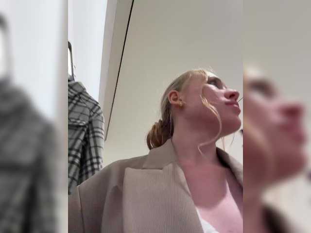 Accedi alla chat con il nickname LiiBaby LiiBaby