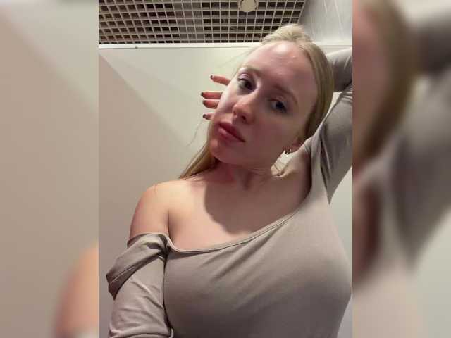 Accedi alla chat con il nickname LiiBaby LiiBaby