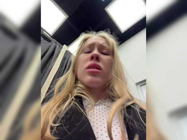 Entra en el chat con el modelo LiiBaby LiiBaby