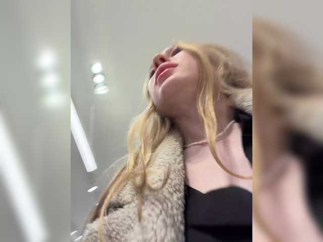 Accedi alla chat con il nickname LiiBaby LiiBaby