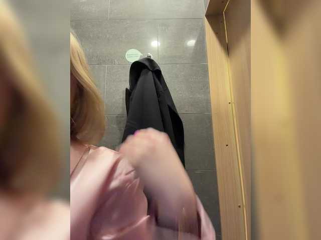 Entra en el chat con el modelo LiiBaby LiiBaby