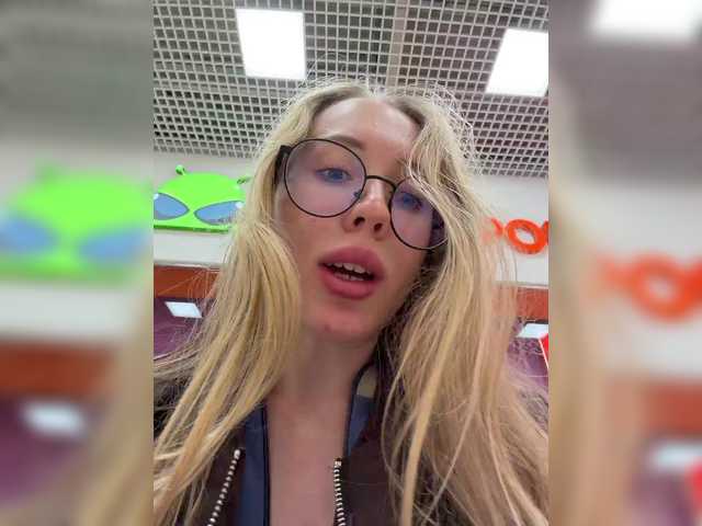 Entra en el chat con el modelo LiiBaby LiiBaby