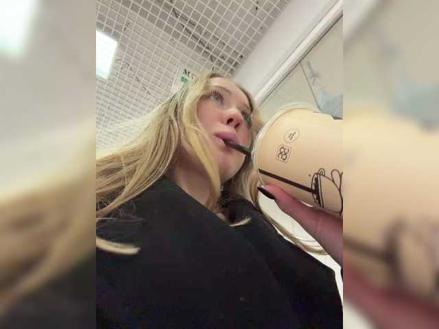 Entra en el chat con el modelo LiiBaby LiiBaby