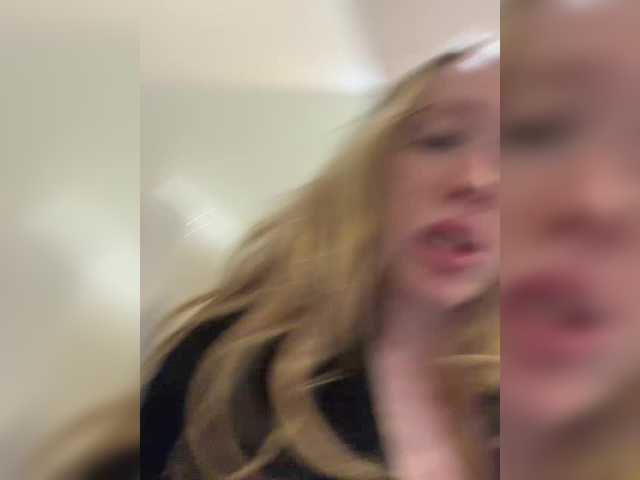 Entrez le videochat erotique avec le
modèle LiiBaby LiiBaby