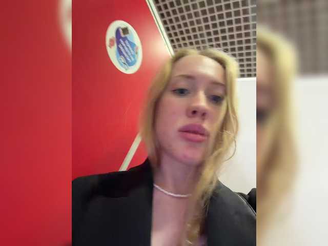 Entra en el chat con el modelo LiiBaby LiiBaby