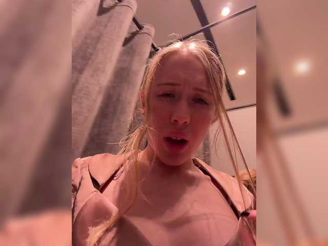 Entrez le videochat erotique avec le
modèle LiiBaby LiiBaby