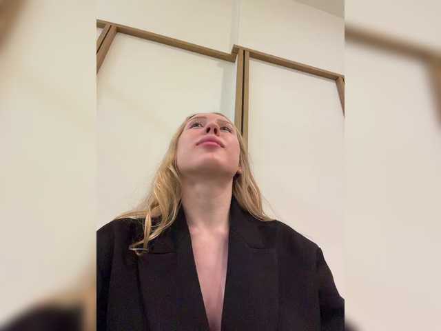 Entrez le videochat erotique avec le
modèle LiiBaby LiiBaby