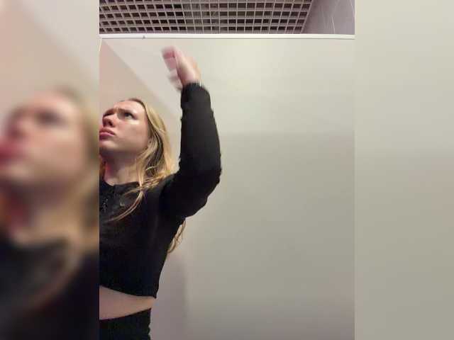 Accedi alla chat con il nickname LiiBaby LiiBaby