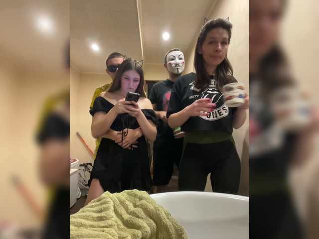 Entrez le videochat erotique avec le
modèle TOKEHbl_TPATb_TyT TOKEHbl_TPATb_TyT