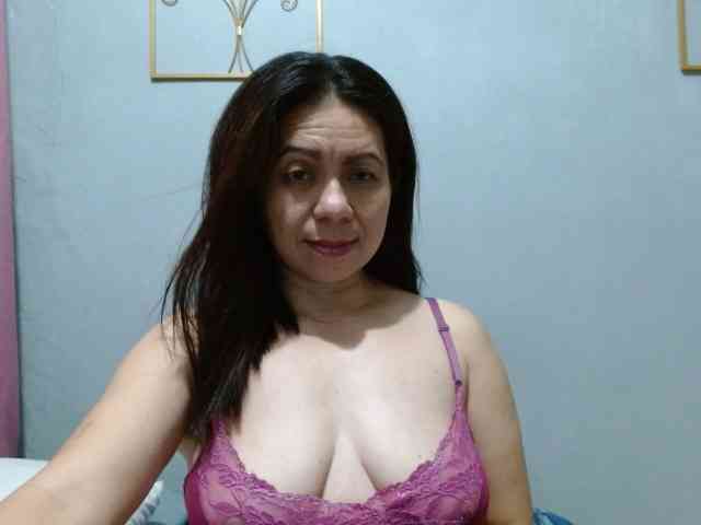 Scarletteb webcam
