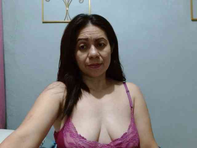 Scarletteb webcam