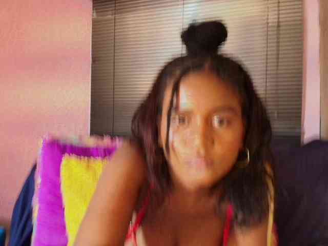 SashaLuxx webcam