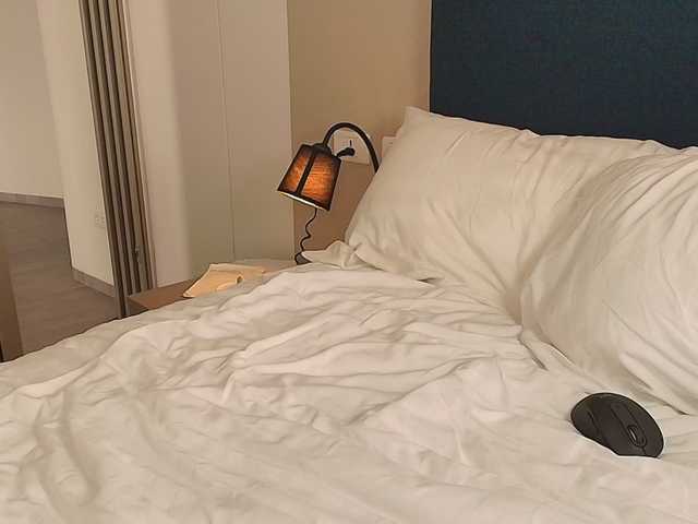 Entrez le videochat erotique avec le
modèle Pinkie-Pie Pinkie-Pie