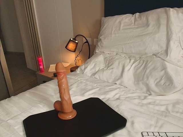 Entrez le videochat erotique avec le
modèle Pinkie-Pie Pinkie-Pie