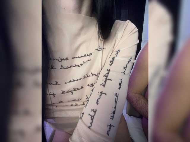 Entra en el chat con el modelo OhHoney OhHoney