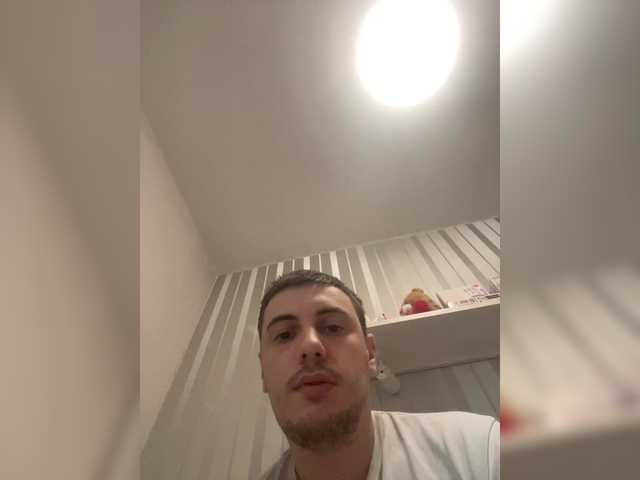 Accedi alla chat con il nickname Dream022 Dream022