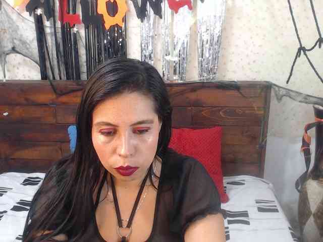 NikkiMilky webcam
