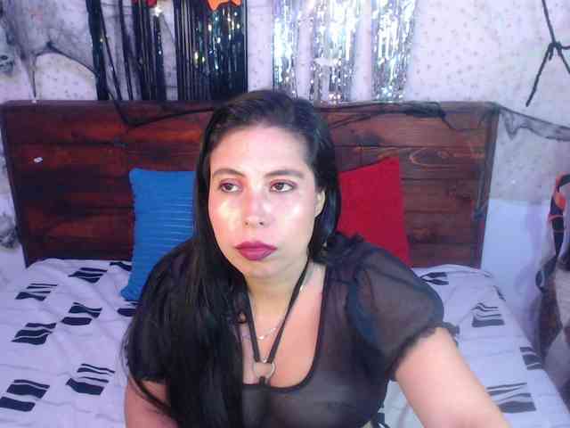 NikkiMilky webcam