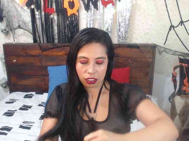 NikkiMilky webcam
