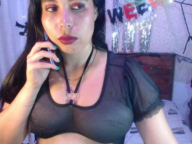 NikkiMilky webcam