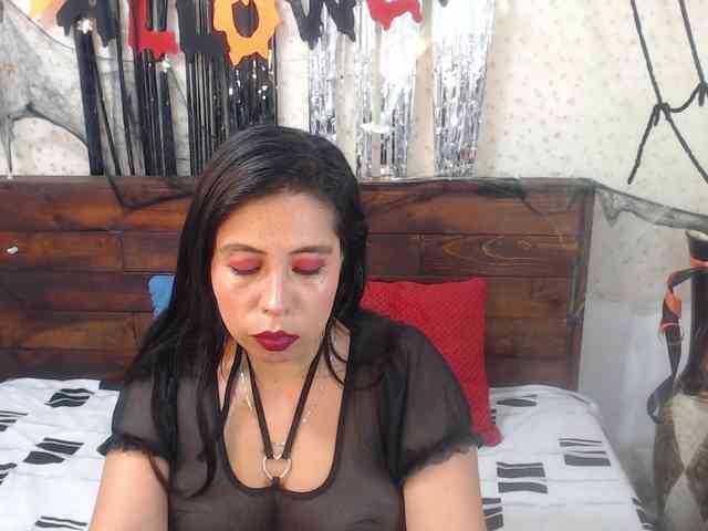 NikkiMilky webcam