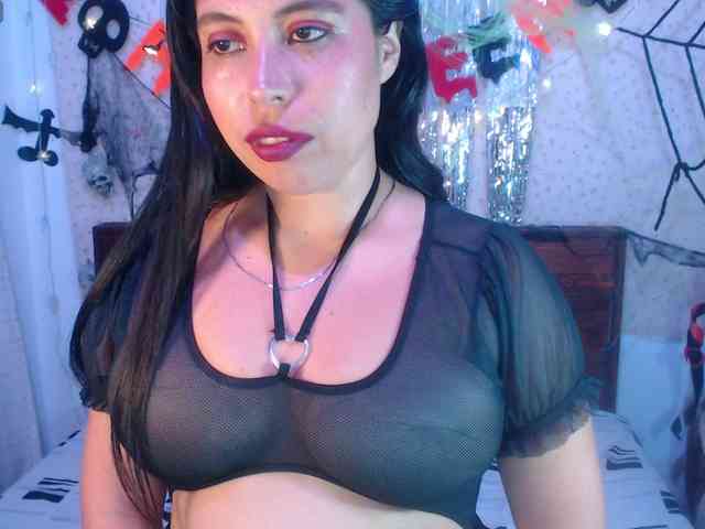 NikkiMilky webcam