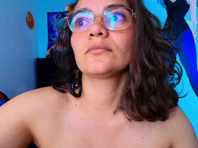 bulma-hot- webcam