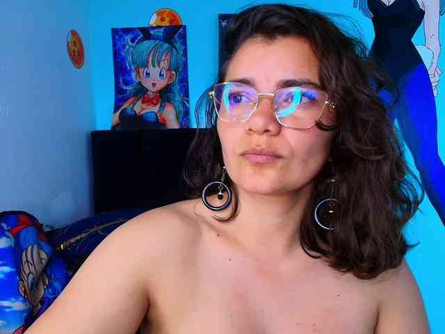 bulma-hot- webcam