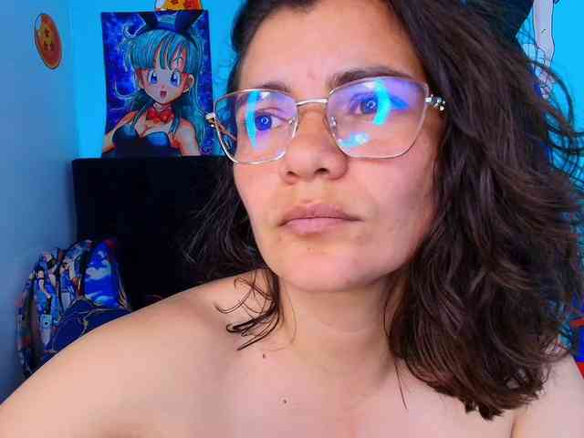 bulma-hot- webcam