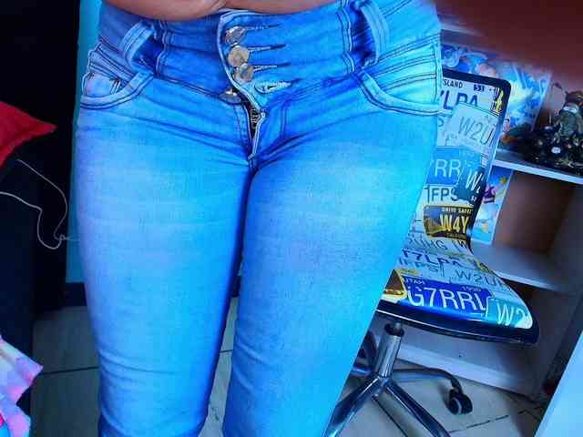 bulma-hot- webcam