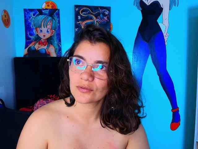 bulma-hot- webcam