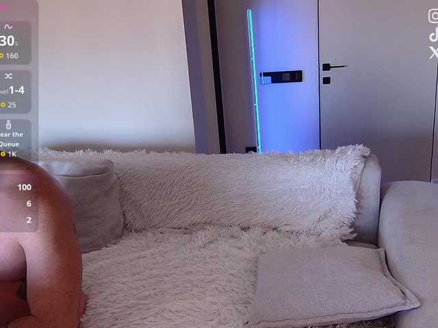 Vai a chattare su NIKI7377 NIKI7377