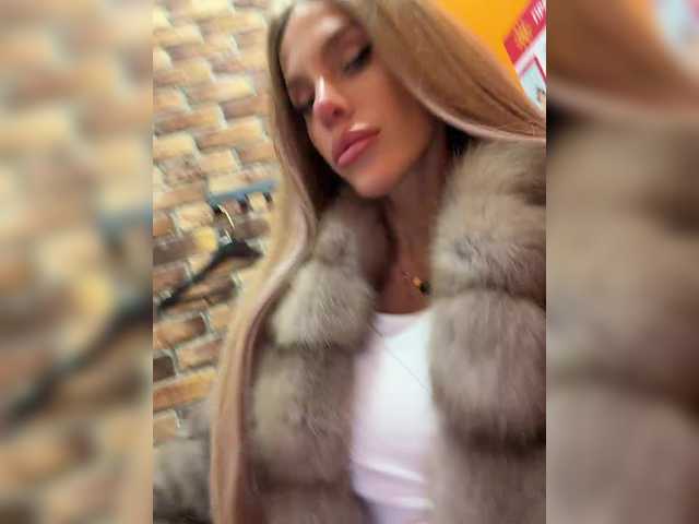 Entrez le videochat erotique avec le
modèle ALVUWKA ALVUWKA