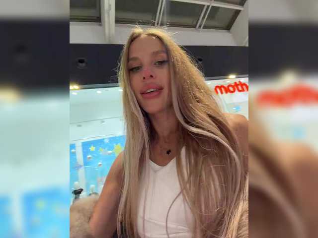 Entrez le videochat erotique avec le
modèle ALVUWKA ALVUWKA