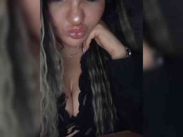 Brunetochkaaa webcam