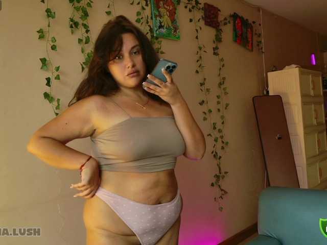 Vai a chattare su AminaLush AminaLush