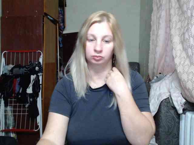 BustyBlondy webcam