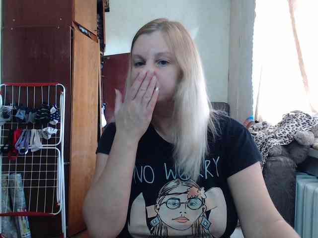 BustyBlondy webcam