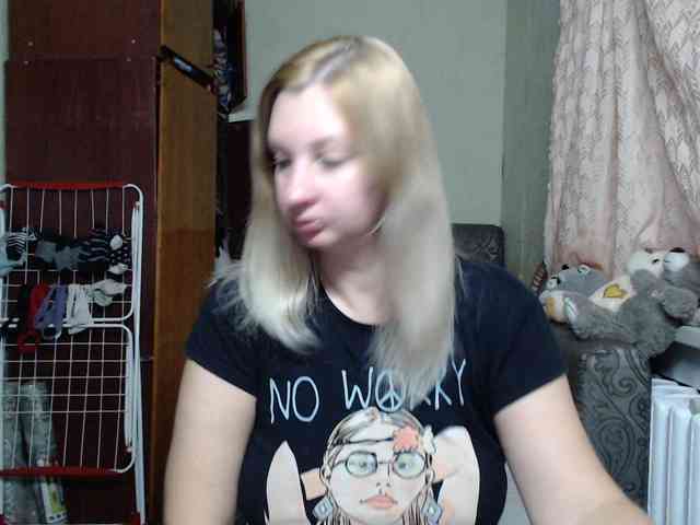 BustyBlondy webcam