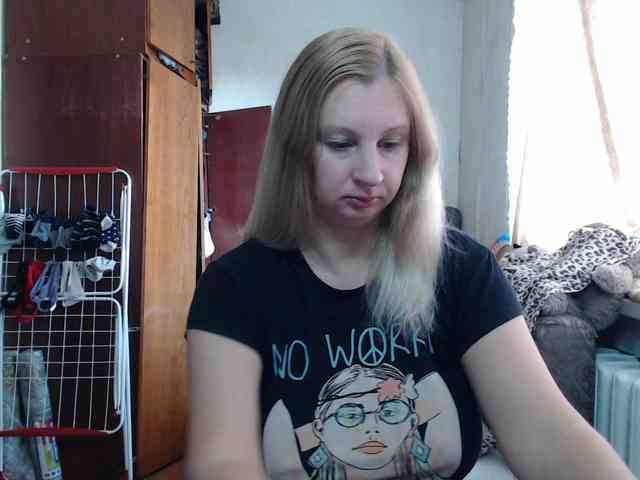 BustyBlondy webcam
