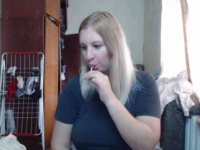 BustyBlondy webcam