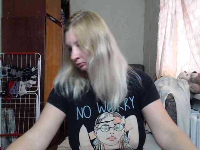 BustyBlondy webcam