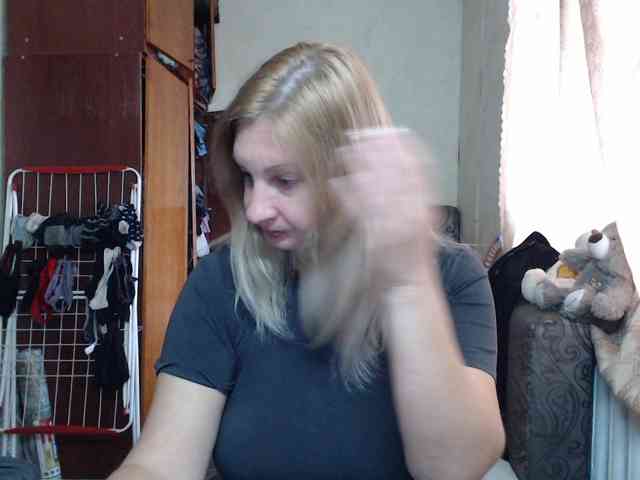 BustyBlondy webcam