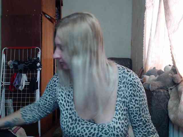 BustyBlondy webcam