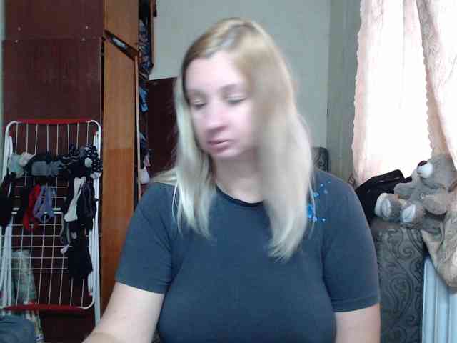 BustyBlondy webcam