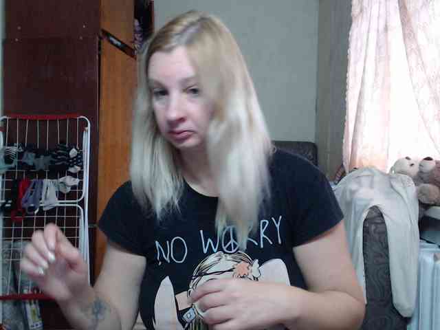 BustyBlondy webcam