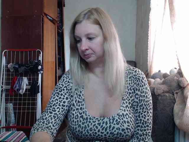 BustyBlondy webcam
