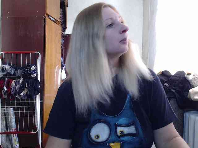 BustyBlondy webcam